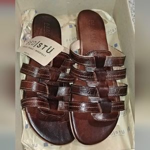 Bed Stu Zira new with tags+ box